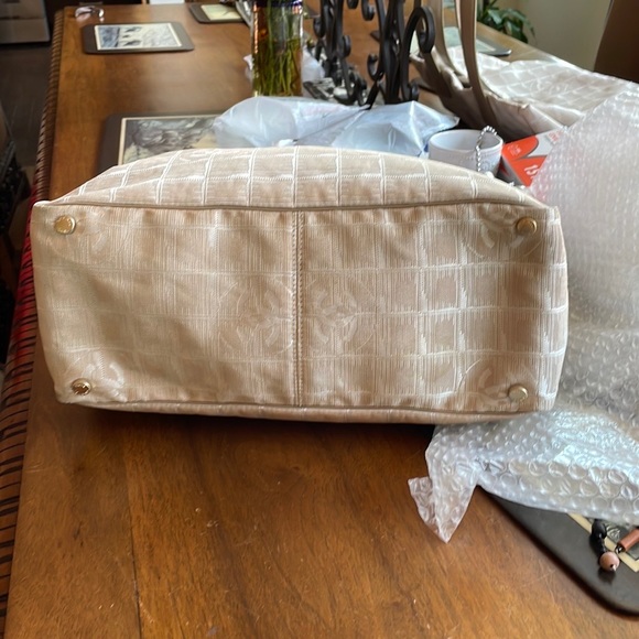 ๐๏ธHOST PICK๐๏ธBeautiful Chanel leather and nylon bag - Picture 9 of 14